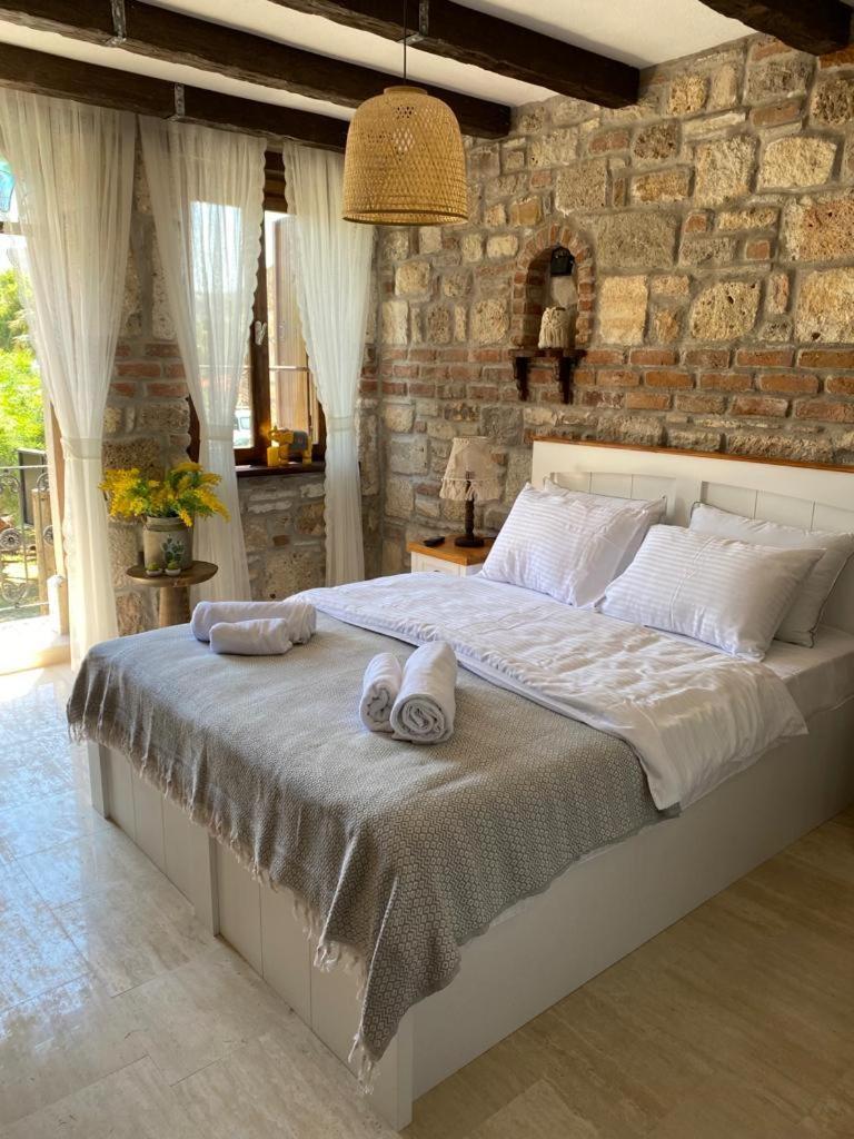 Ionia Liberty Stone Hotel Foça Bagian luar foto